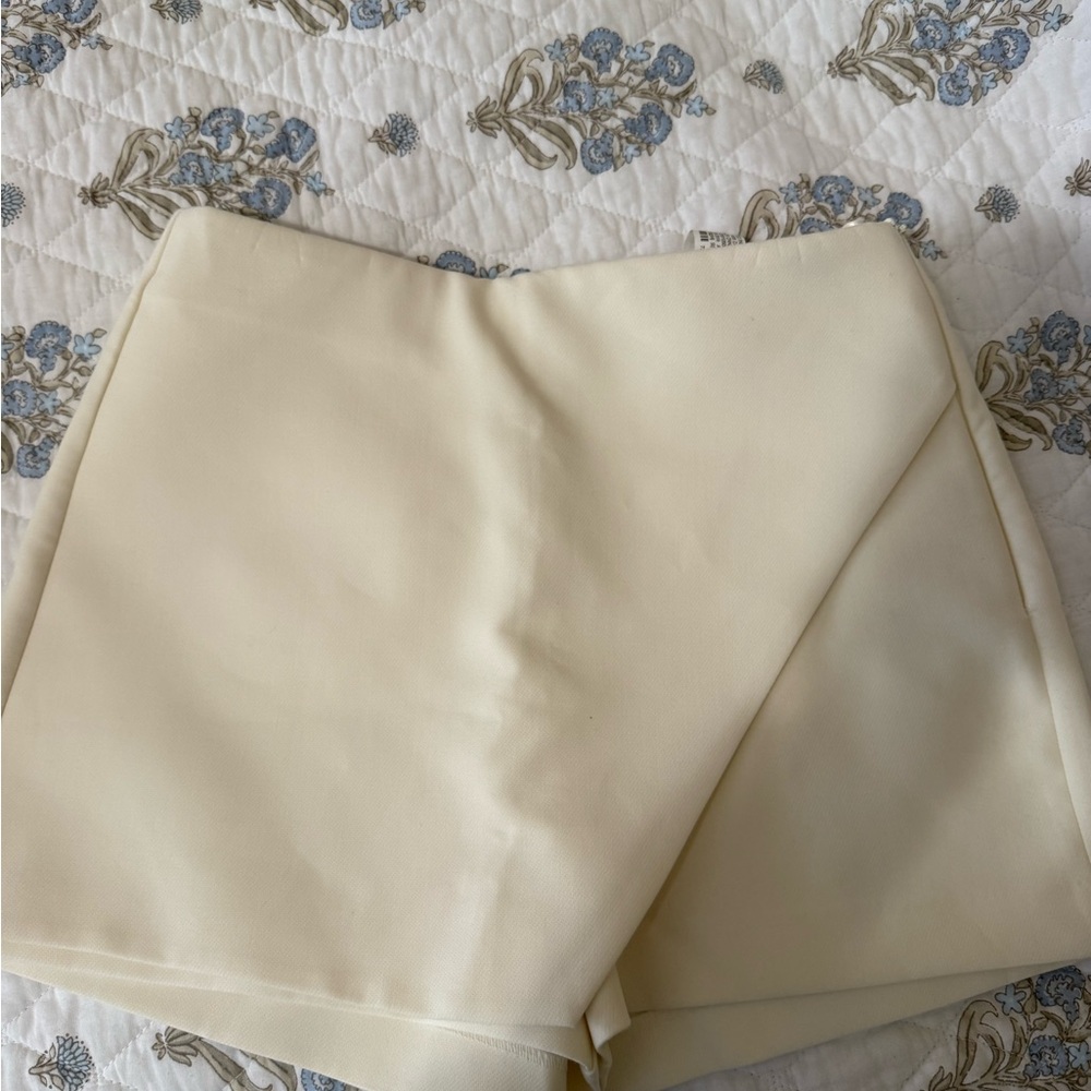 Zara Cream Skort - Picture 2 of 7
